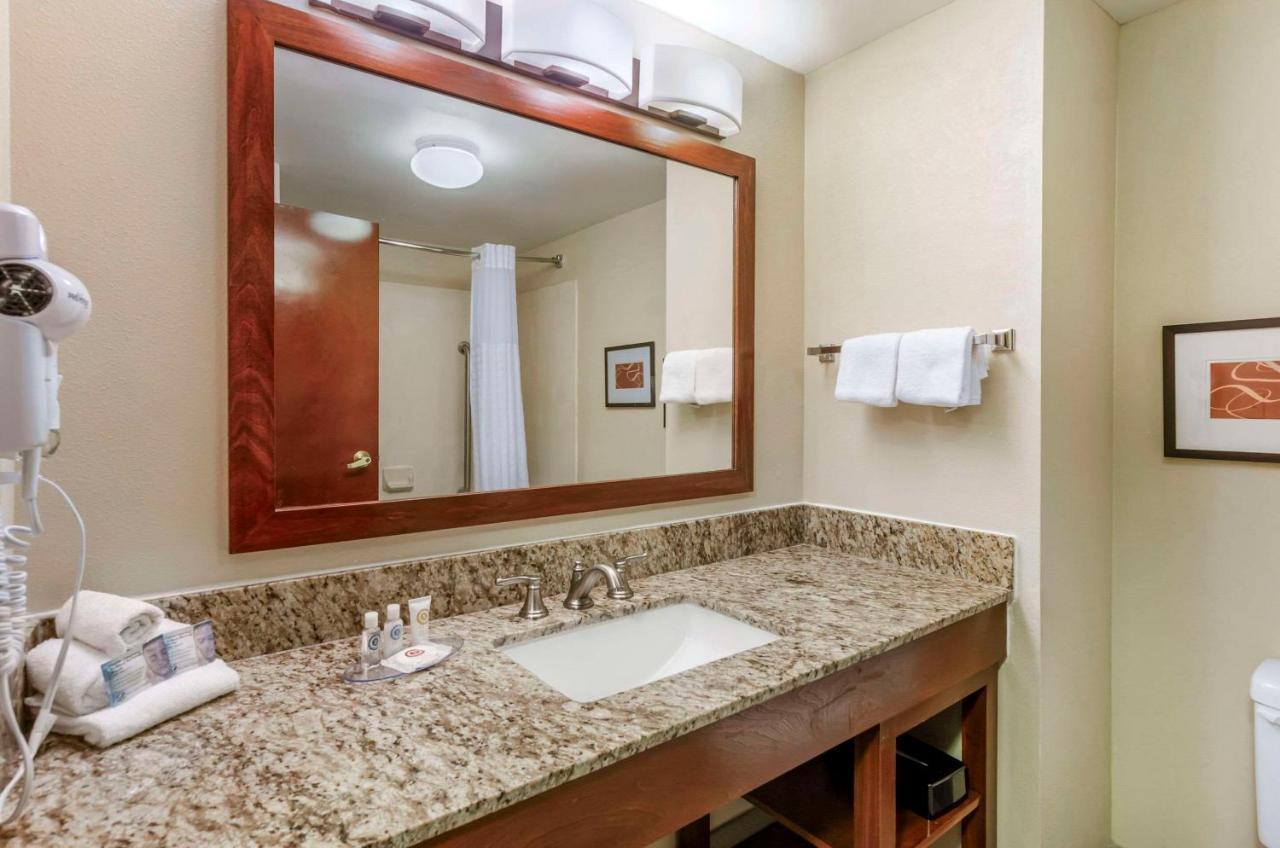 Comfort Inn & Suites Christiansburg I-81 Екстер'єр фото