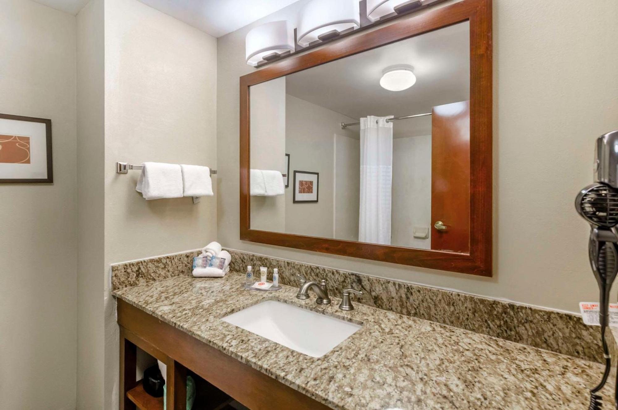 Comfort Inn & Suites Christiansburg I-81 Екстер'єр фото