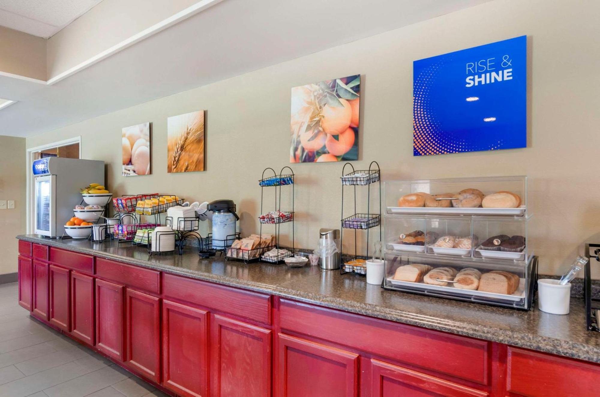 Comfort Inn & Suites Christiansburg I-81 Екстер'єр фото
