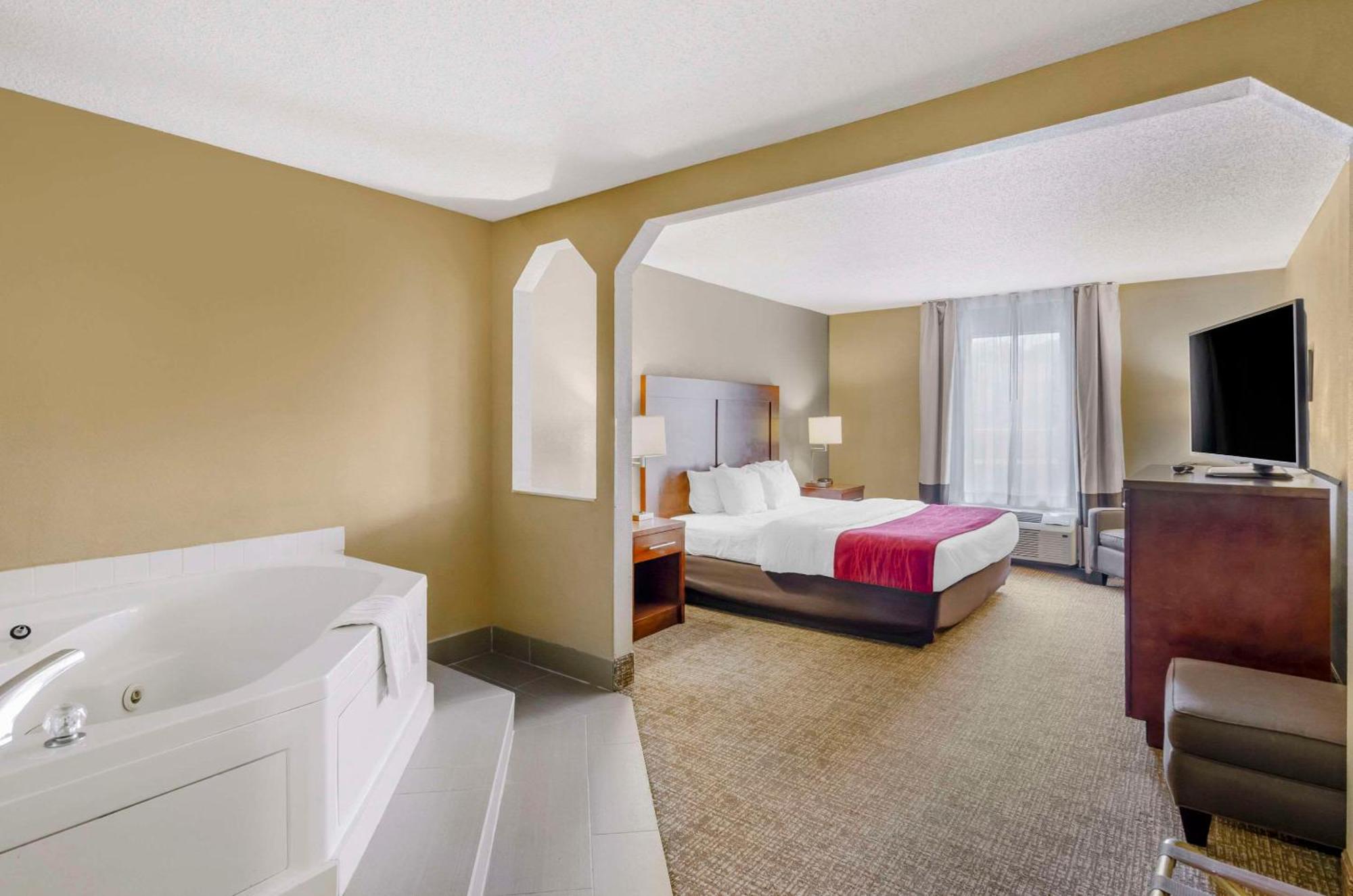 Comfort Inn & Suites Christiansburg I-81 Екстер'єр фото