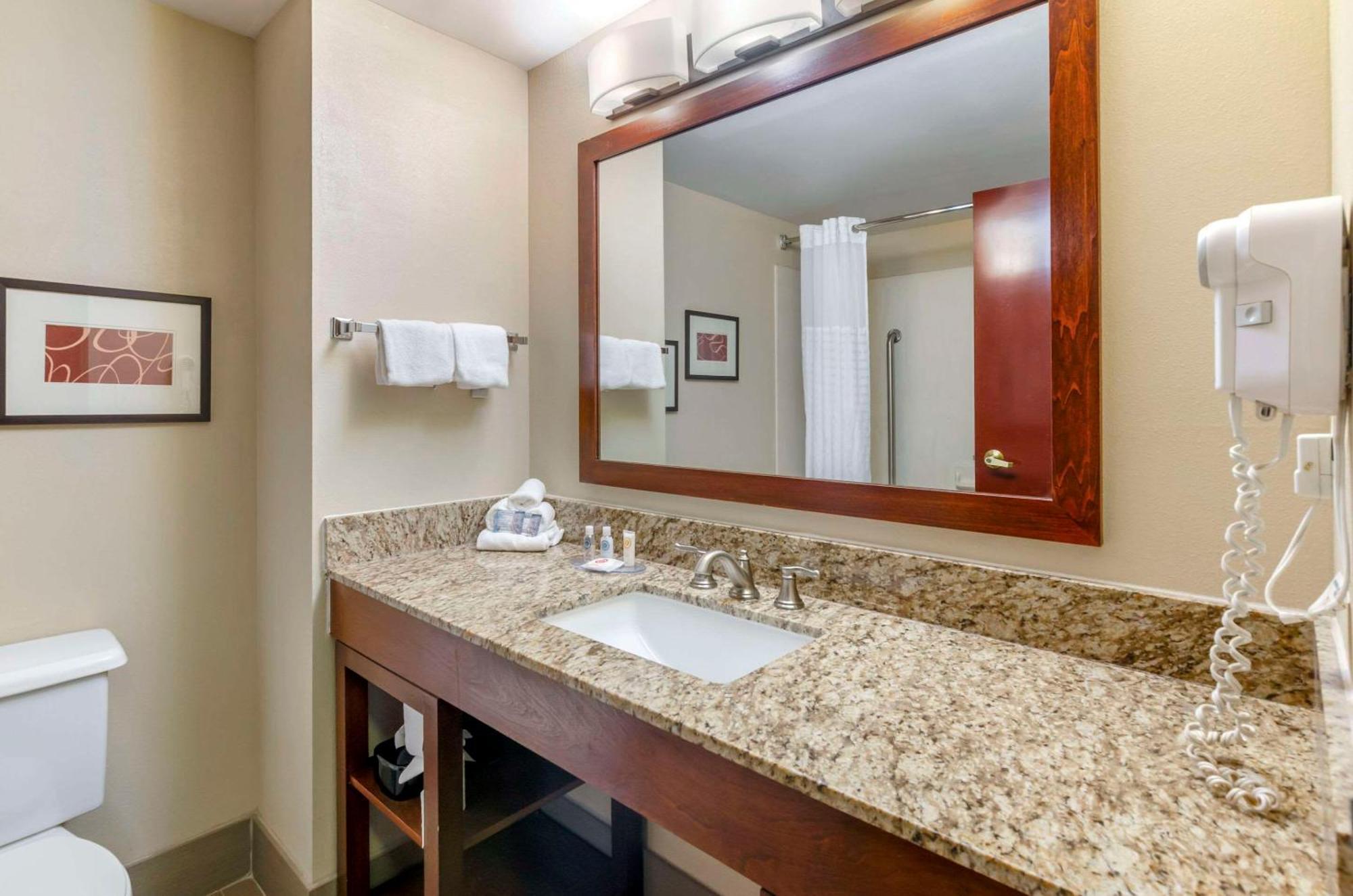Comfort Inn & Suites Christiansburg I-81 Екстер'єр фото
