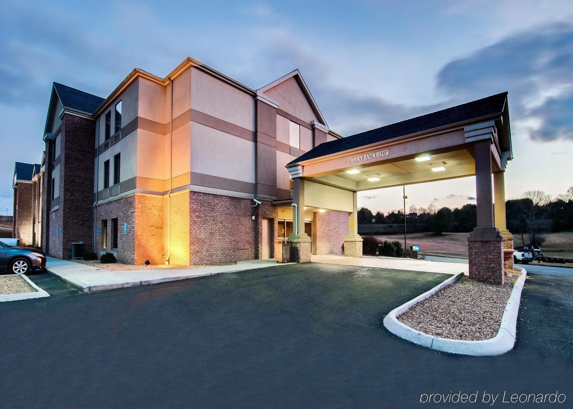 Comfort Inn & Suites Christiansburg I-81 Екстер'єр фото