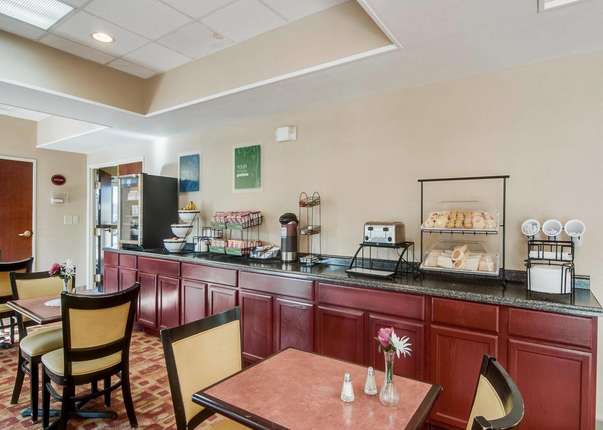 Comfort Inn & Suites Christiansburg I-81 Екстер'єр фото