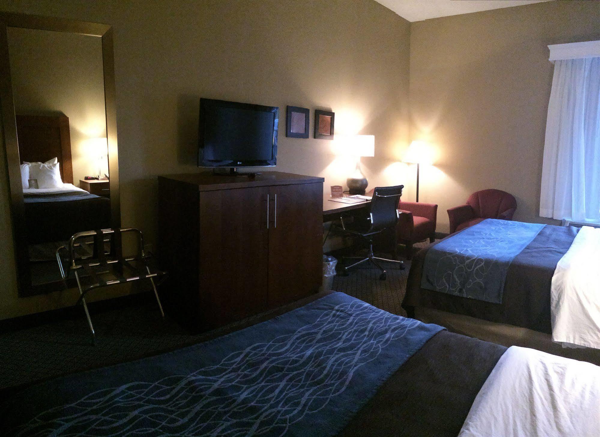 Comfort Inn & Suites Christiansburg I-81 Екстер'єр фото