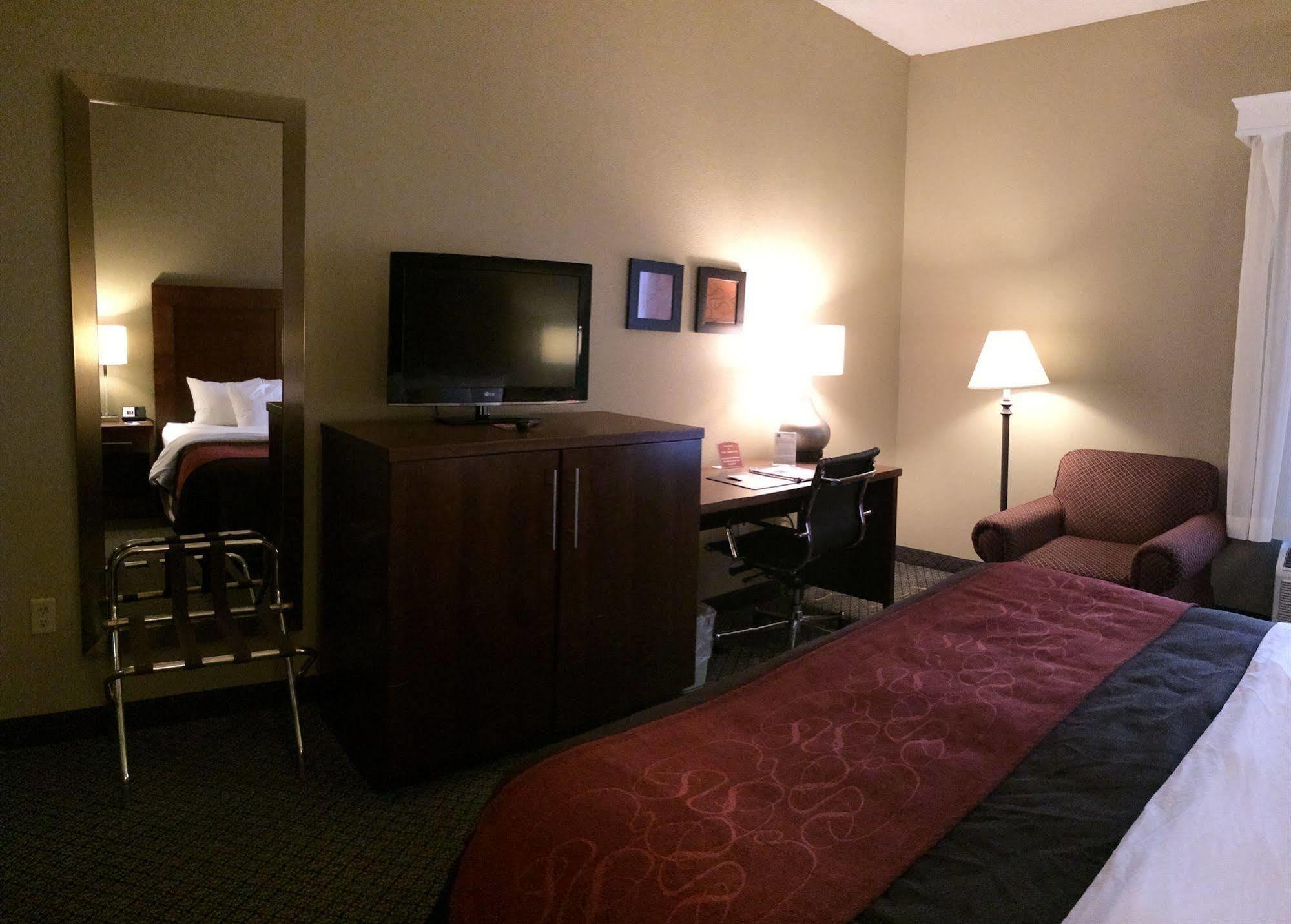 Comfort Inn & Suites Christiansburg I-81 Екстер'єр фото
